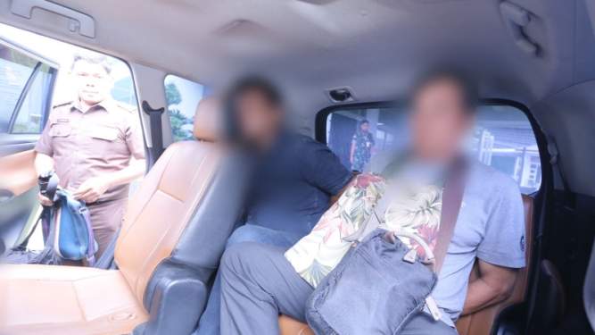 Foto: Kedua pelaku jaksa gadungan yang diamankan tim Kejati Sumut.