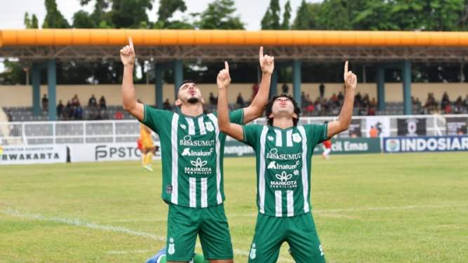 Foto: Jacinto Junior Conceicao Cabral 'Juninho' (kiri) melakukan selebrasi usai mencetak dua gol ke gawang FC Bekasi City.