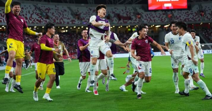 Foto: Menang 4-2 atas Singapura, Thailand lolos ke semifinal.