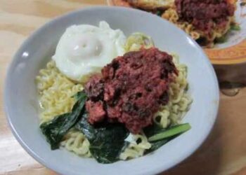 Hindari Memadukan Mi Instan dengan 3 Makanan Ini!