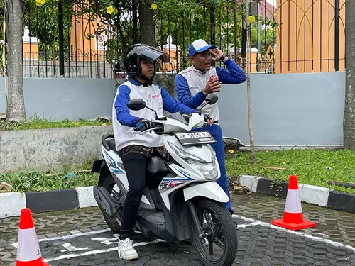 Foto: Sebanyak 30 mahasiswa Universitas Islam Negeri Sunan Kalijaga (UIN SUKA) Yogyakarta disiapkan menjadi Agen Safety Riding.(Istimewa)