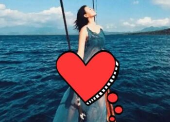 Wow! Dress Menerawang Agnez Mo saat Liburan