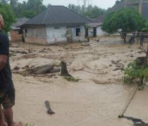 Simaninggir dan Kota Tua Tapsel Diterjang Banjir Bandang