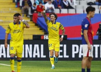 Arsenal Gulung West Ham, Bercelona Tumbang