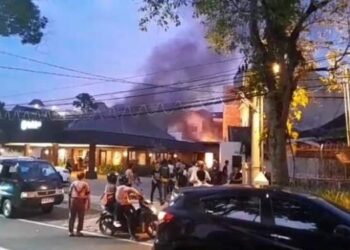 Restoran Chanthaburi Thai Cuisine di Medan Terbakar