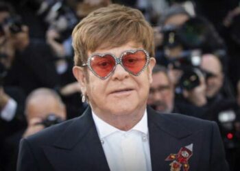 Elton John Alami Kebutaan