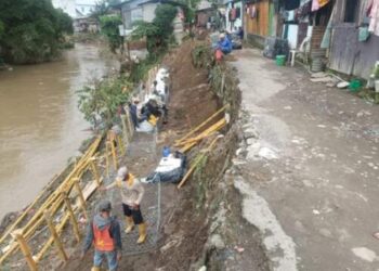 3 Rumah Terbawa Arus Air, Bantaran Sungai Deli Ditimbun