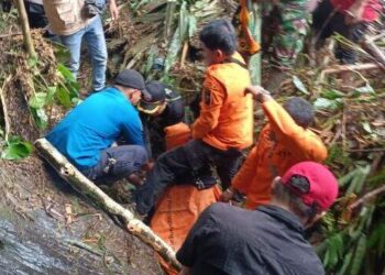Pasutri Hanyut di Sungai Bah Sombu Ditemukan Meninggal Dunia