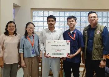 Galeri Investasi Universitas Satya Terra (ST) Bhinneka meraih penghargaan kategori Pengembangan dan Inovasi pada ajang Road to Galeri Investasi Award BEI KP Sumut 2024 yang dilaksanakan Bursa Efek Indonesia (BEI) Kantor Perwakilan Sumut.(Istimewa)
