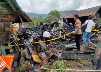Rumah Adat Batak Toba di Samosir Terbakar, Polisi Diterjunkan