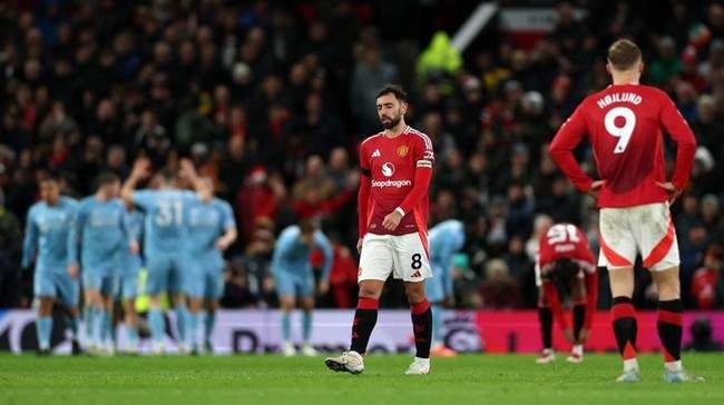 Manchester United kalah 2-3 dari Nottingham Forest. 