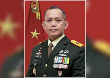 Letjen M Fadjar Pangkostrad, Mayjen Achiruddin Danpaspampres