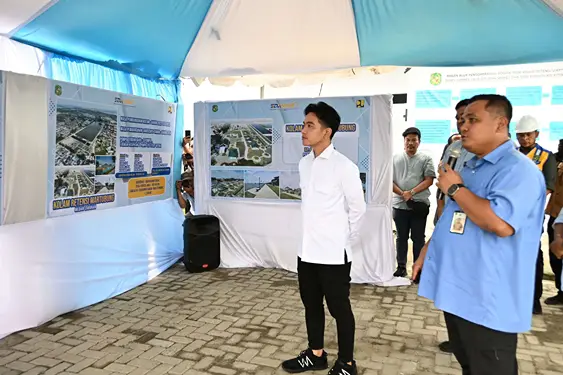 Wapres Gibran Rakabuming Raka meninjau pembangunan Kolam Retensi Martubung di Kecamatan Medan Labuhan, Medan, Sumatra Utara, Selasa (24/12/2024) (Foto: Setwapres RI)
