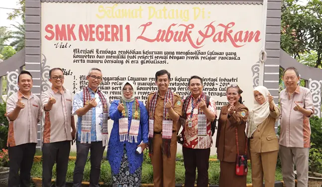 Foto: PT Astra Honda Motor (PT.AHM) bersama PT Indako Trading Coy meresmikan Teaching Factory (TEFA) di SMK binaan bekerja sama dengan bengkel resmi Astra Honda Authorized Service Station (AHASS).(Istimewa)