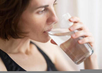 Simak! Ini Sederet Manfaat Minum Air Putih Setelah Bangun Tidur