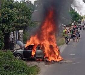 Binjai Heboh! Mobil Sedang Diperbaiki Tiba-tiba Terbakar
