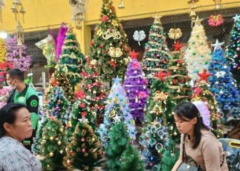 Omset Pedagang Pernak-Pernik Natal di Medan Mulai Meningkat