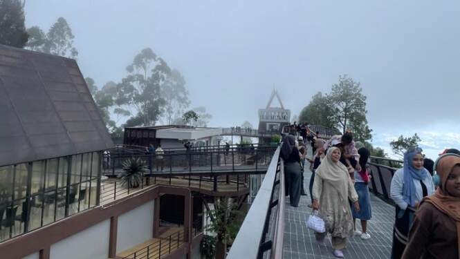 Panorama di Menara Pandang Tele, Samosir.