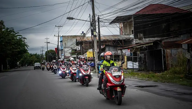 Foto: Kebersamaan para biker PRCI chapter Medan menuju destinasi yang tengah viral “Medan Magnet” yang berlokasi di Desa Suka Makmur, Kecamatan Kutalimbaru, Deli Serdang.(Istimewa)