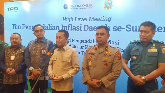 High Level Meeting Tim Pengendalian Inflasi Daerah (TPID) se-Sumatera Utara yang berlangsung di Aula Bank Sumut Medan, Kamis (5/12/2024), mengatakan bahwa inflasi diperkirakan.(seputarsumut/Asiong)