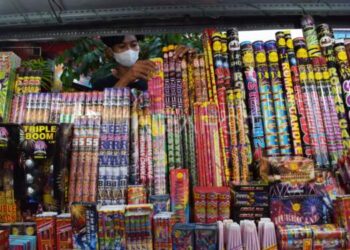 Penjualan Kembang Api Sepi!