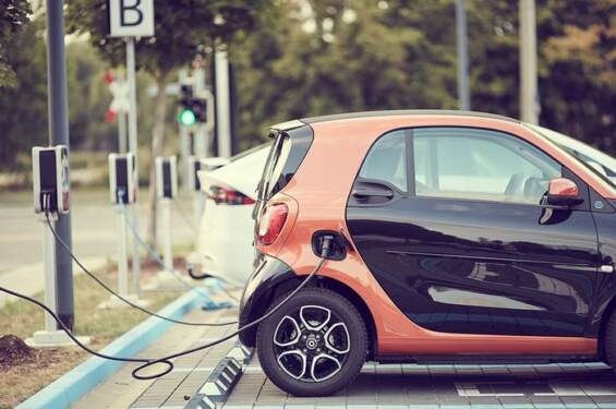 Penjualan mobil listrik diperkirakan bakal melonjak pada tahun 2025.