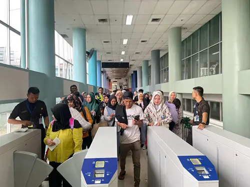 Hingga Natal, Penumpang KAI Bandara Capai 140 Ribu di Medan dan Yogyakarta 1 Hingga malam Natal, jumlah penumpang menggunakan layanan Kereta Api Bandara di dua kota besar mencapai total 146.463 orang sejak tanggal 19 Desember - 25 Desember 2024.(Dok: KAI Bandara)