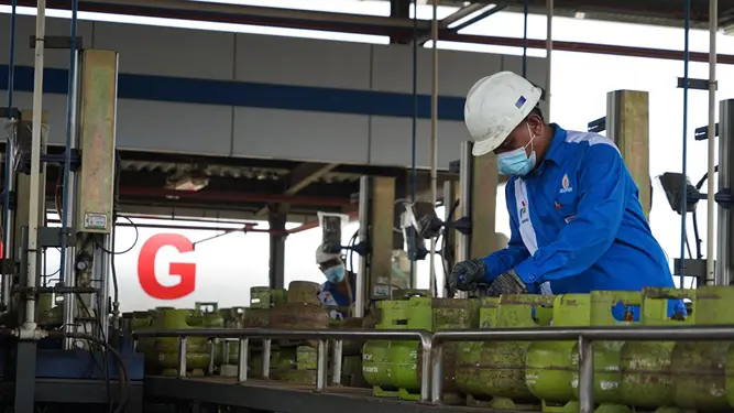 Foto: Pasca longsor - Pertamina telah mengambil beberapa langkah percepatan dengan mengalihkan jalur pengisian Skid Tank kepada Lembaga Penyalur di Aceh Tenggara melalui Terminal LPG Pangkalan Susu.(Dok:Pertamina Sumbagut)