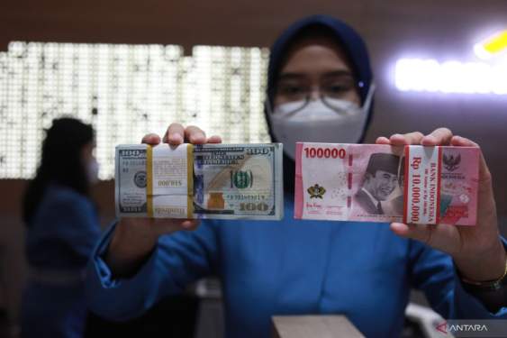 Foto: Nilai tukar rupiah bertengger di Rp15.967 per dolar AS pada Rabu (4/12) pagi. Mata uang Garuda melemah 22 poin atau 0,14 persen dari perdagangan sebelumnya.