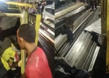 Truk Bawa Besi Terbalik di Medan