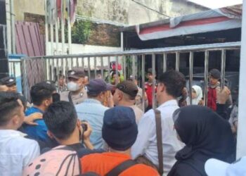 Ratusan Massa Kembali Geruduk Kantor KPU Medan