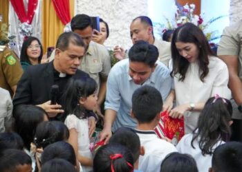 Wapres Gibran di Medan Beri Hadiah Natal Anak-anak HKBP