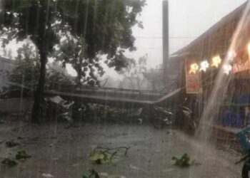 Cuaca Hari Ini: Awas Hujan Deras-Petir!