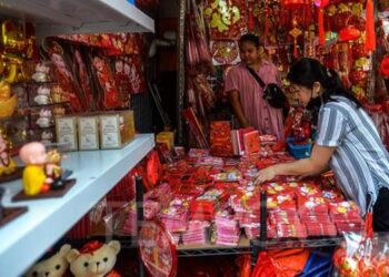 Warga Medan Mulai Buru Pernak-Pernik Imlek