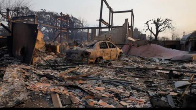 Foto: Rumah yang hangus terbakar di Los Angeles, AS.