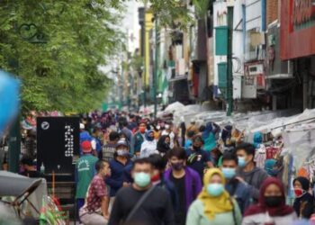 Daya Beli Lesu-Marak PHK tapi Banyak Orang Liburan