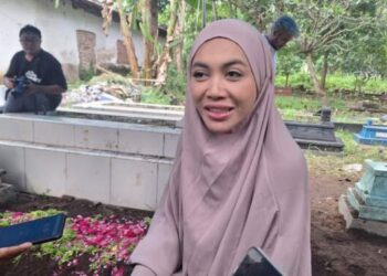 Denada Tak Ikut Pemakaman Emilia Contessa