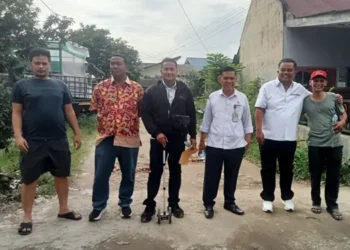 Foto: Binsar Simarmata Tepati Janji Politik, Warga Jalan Petunia Raya Segera Nikmati Air Bersih 3