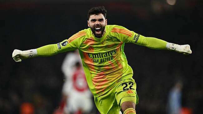 Foto: Selebrasi penjaga gawang Arsenal usai timnya mengalahkan Tottenham Hotspur dalam laga Liga Inggris.