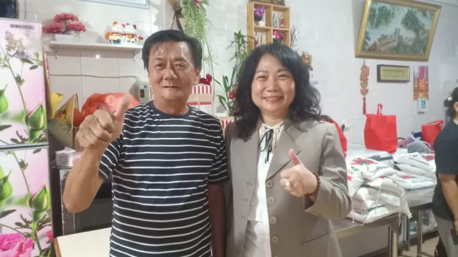 Foto: Anggota DPRD Medan Lily Tan dan Kopi Tiam Sahabat ST Salurkan 40 Paket Imlek untuk Warga Kurang Mampu 3