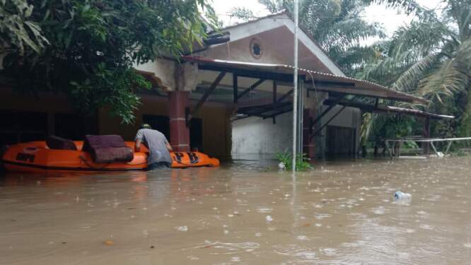 Foto: Banjir rendam ribuan rumah di Kabupaten Batu Bara.