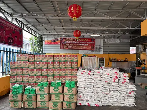 Foto: Jelang Imlek, Group Sosial Medan Petisah Baksos 300 Paket untuk Warga Kurang Mampu 3