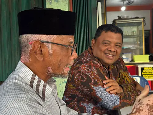 Foto: Sulaimi saat bersama Tgk Muhibbussabry A. Wahab Seulimeum (Tokoh Ulama Aceh Besar. Mantan Ketua DPRK Aceh Besar 2004-2007 )(Ist)