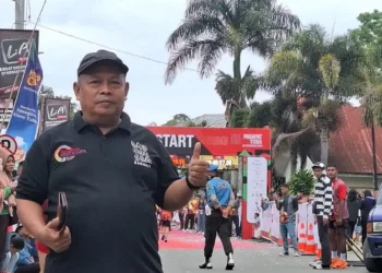 Direktur Poltekpar Medan, Ngatemin saat hadir dalam penyelenggaraan event olahraga "Bumi Kaldera Run", Danau Toba, (29/12/2024).(Dok:Poltekpar Medan)