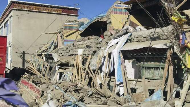 Foto: Reruntuhan bangunan akibat gempa Tibet.