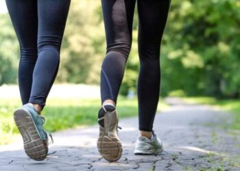 Berapa Lama Durasi Jalan Kaki Bisa Kempeskan Perut? Ini Penjelasannya