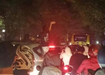 Terjebak Macet, Pengendara di Medan Rayakan Pergantian Tahun dengan Adu Klakson