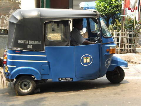 Foto: Kehadiran bajaj di Kota Medan timbulkan polemik di masyarakat.