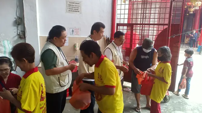 Foto: Sambut Imlek, Keluarga Besar Cinta Kasih 88 Salurkan 160 Paket Sembako 3