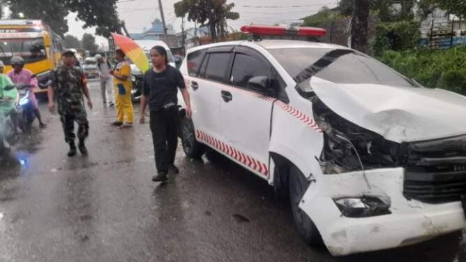 Foto: Kondisi kendaraan yang mengalami kecelakaan beruntun di Jalan Medan Kota Pematangsiantar.